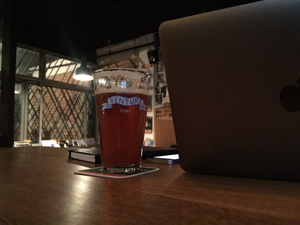 RadarRecordsGDL's tweet photo. Trabajando y disfrutando que ya es #viernes @CervezaVentura #vinylandbeer #businessandpleasure https://t.co/5VC26TKfnJ