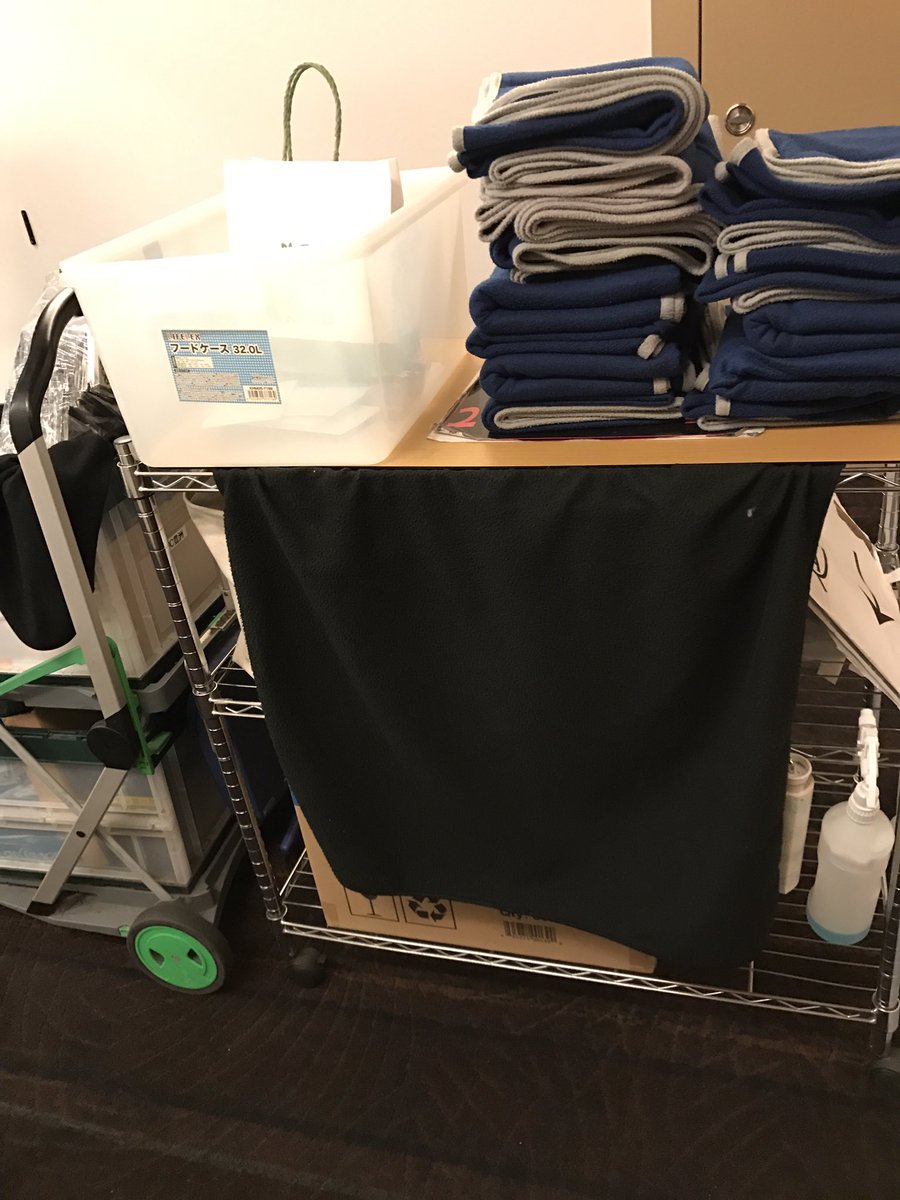 MALMUNIA's tweet photo. individualツアー先行上映会のプレゼントボックスはチケットを見せる入口にあります

シアター入口にはパネルがあるので並んで撮影となります
#ayahi #高垣彩陽 #2016iii https://t.co/g7X1dDroE9