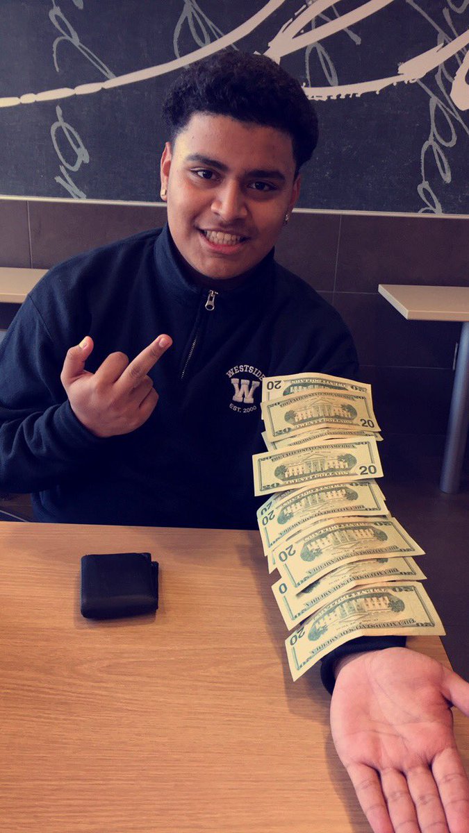 do26524767's tweet photo. Lmao ⛽🔥 @Rikk0_ https://t.co/2hovFTm8NH