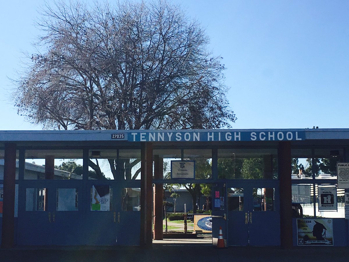 jreneecohen's tweet photo. Thank you #PuenteProgram & @TennysonHS! We enjoyed meeting your fantastic #Lancers & talking about @SMASHAcademy! #Heartofthebay https://t.co/V37ZIJkgao