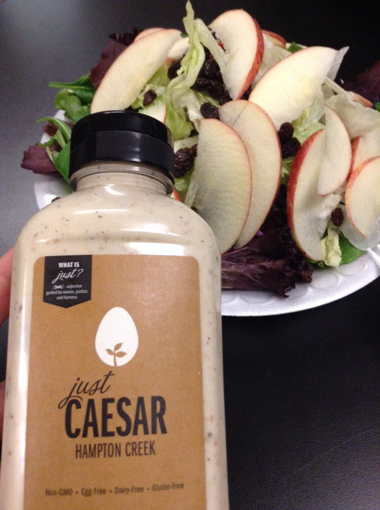 vintage1978's tweet photo. for lunch 😜😃🌱#vegan #delicious #salad #atwork #working #justcaesar #veganlifestyle #dressing @hamptoncreek #good https://t.co/2M9UvpBADW