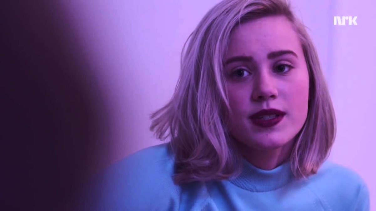 ISAKxEVEN's tweet photo. When you see neon lights in a SKAM scene you know things are about to get lit 🚨🚨🚨 https://t.co/NFOGe96l4M