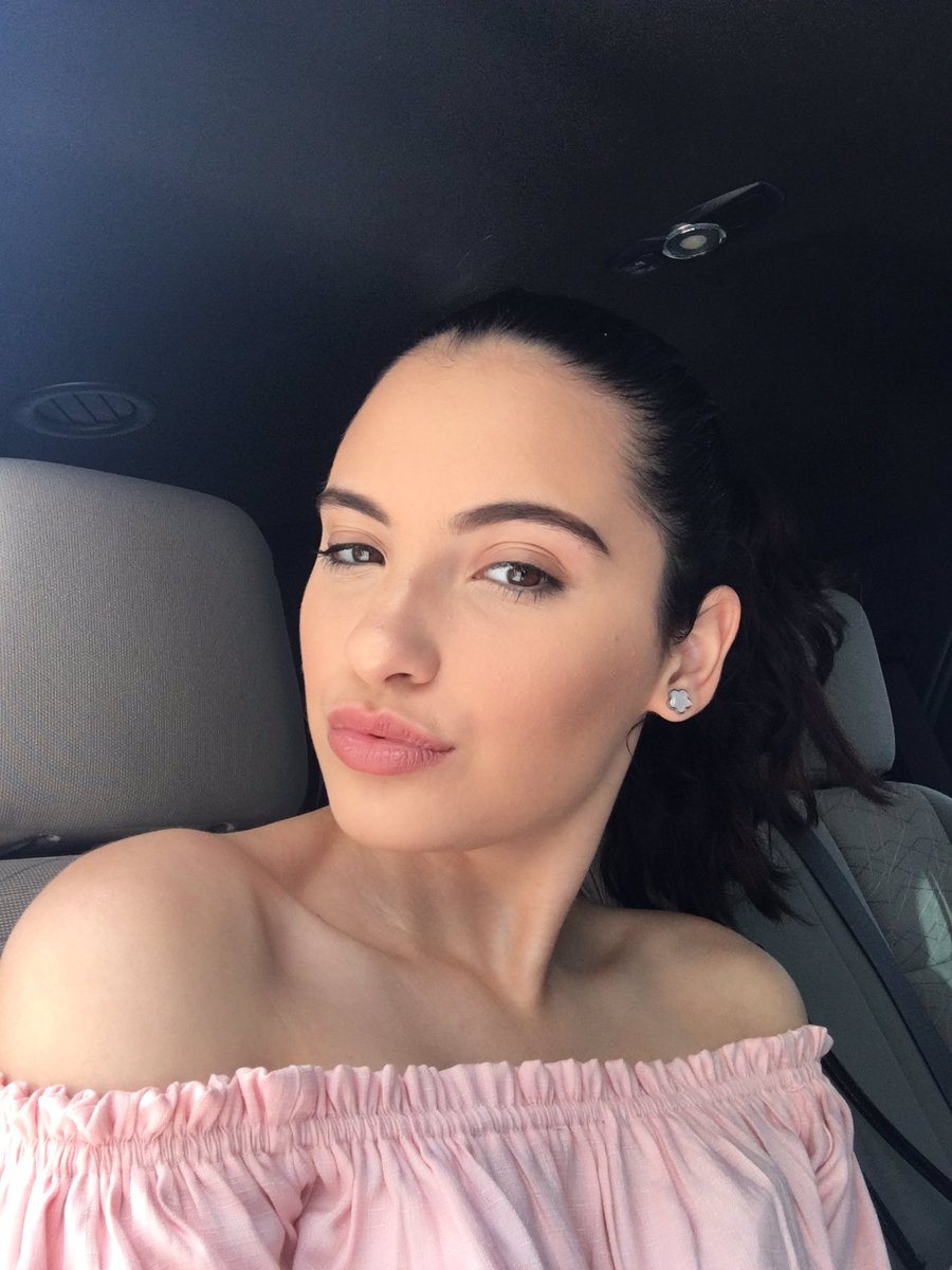 cynthyondeck tweet picture