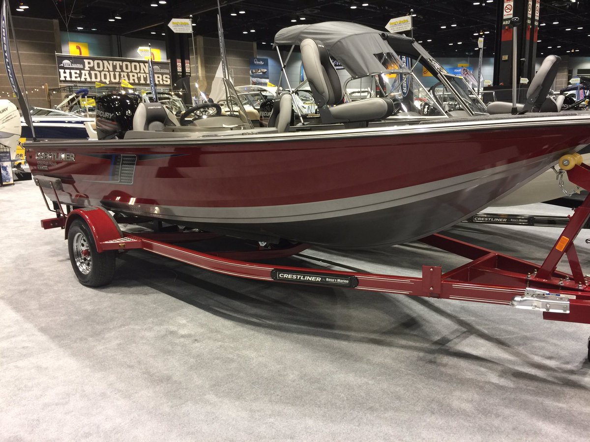 Chicago boat show - 2017 Crestliner 1750 fish hawk.