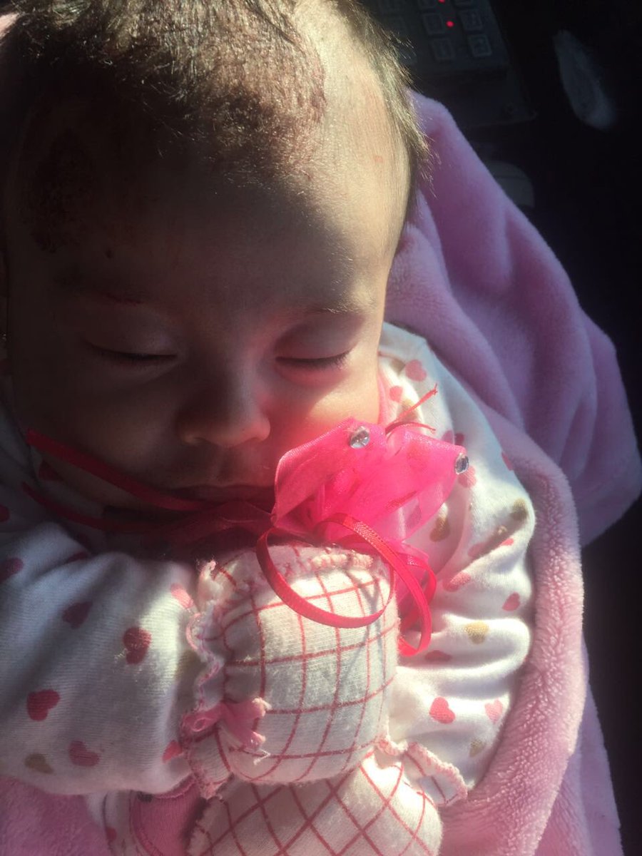 facufacundo's tweet photo. Banda la Policia encontró a esta niña si alguien sabe algo comuníquense al  4598 9499 denle RT https://t.co/6b5sa9RKK6