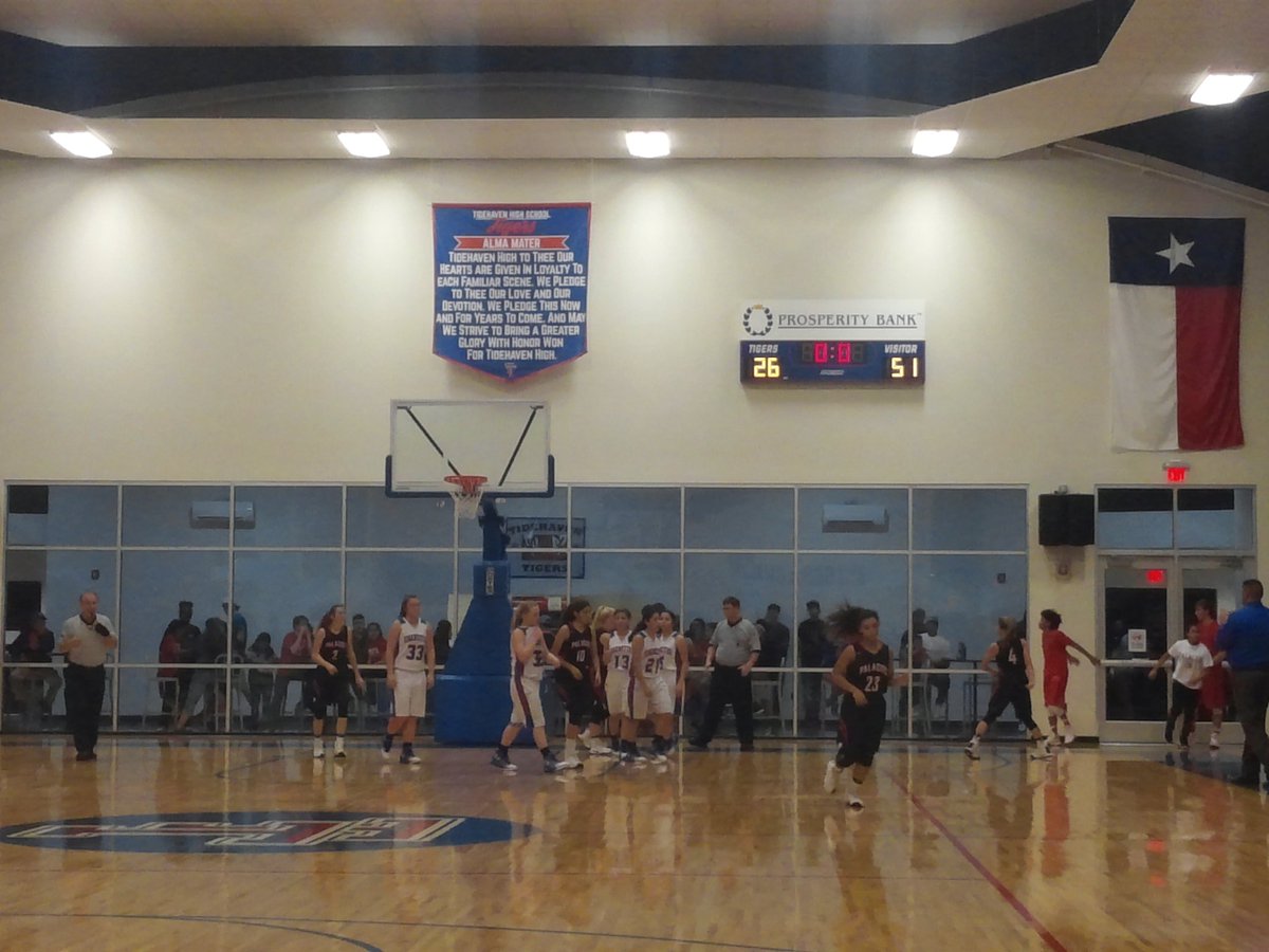 Dr_A_Flores's tweet image. Sharkettes take a bite out of the Tigerettes. Job well done girls! #PalaciosPride