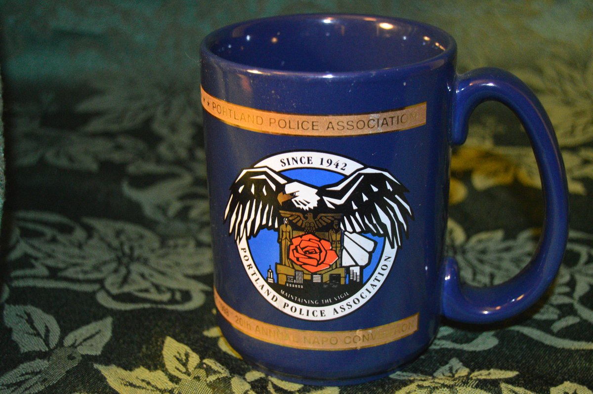 17flipchallenge's tweet photo. Portland police Association 1998 #coffeemug #Portland #portlandpolice #portlandoregon #CoffeeAddict #ebay #ebayseller #coffeeoregon #love https://t.co/a8vj3qkmYa