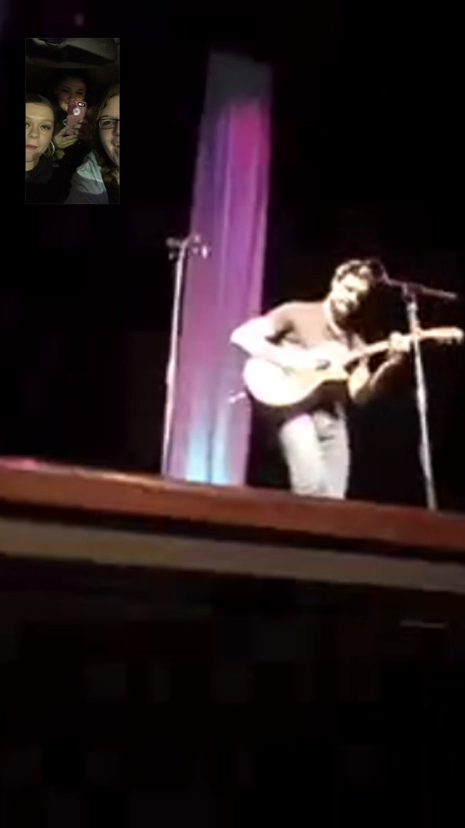 courtneyw131's tweet photo. when you run out of ur home basketball game bc @walkerhayes is on facetime #sorryforthescreaming https://t.co/Ao5WdePKbT