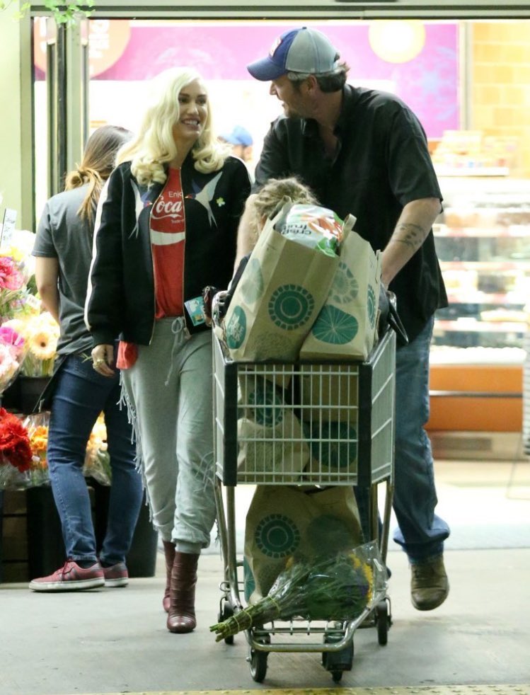 shefani1909's tweet photo. Good Night I love Blake and Gwen ❤ https://t.co/enrOGTfmyK