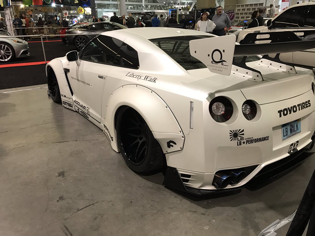 jakensauce's tweet photo. Some nice cars from the Car Show tonight https://t.co/baAwfmUATc