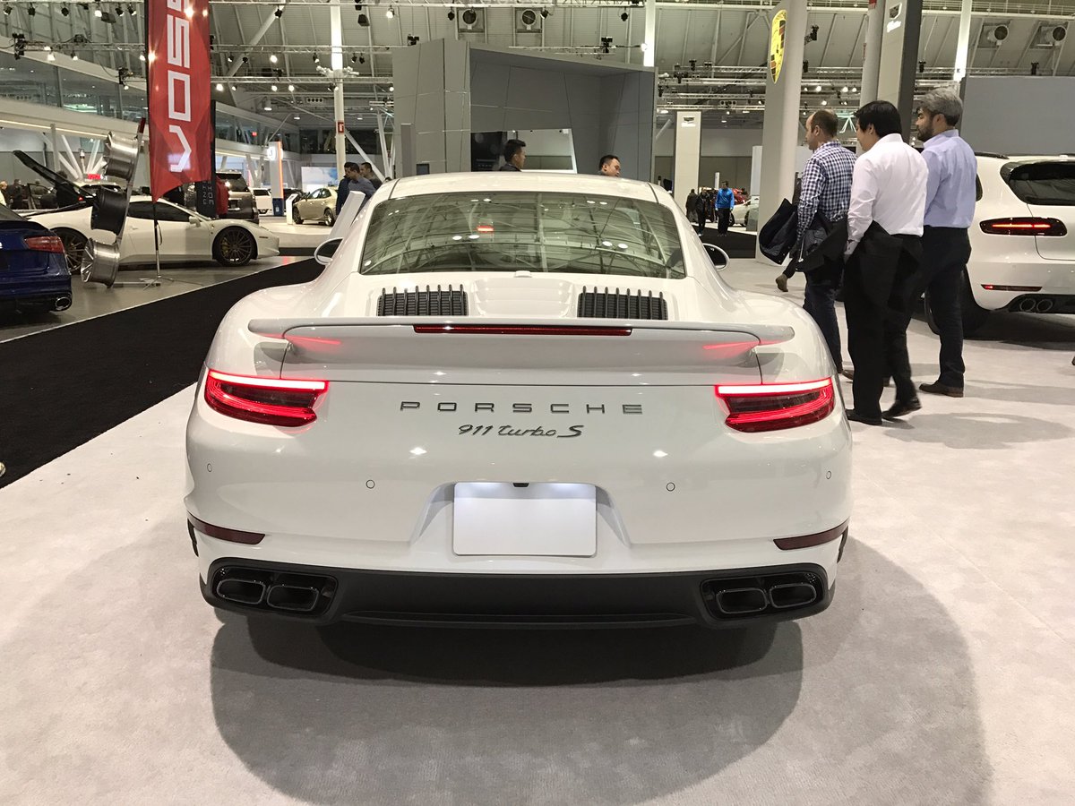 jakensauce's tweet photo. Some nice cars from the Car Show tonight https://t.co/baAwfmUATc