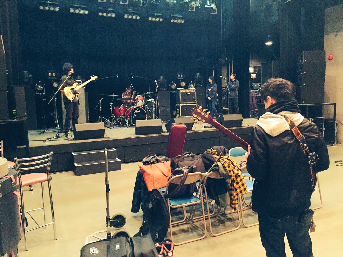 alloftheday_jp's tweet photo. 【体験入学ショー】

経専音楽放送芸術専門学校にお邪魔しております。
在校生は明るくて元気をもらえます。
14:10開演！ https://t.co/Sotscg6SxB