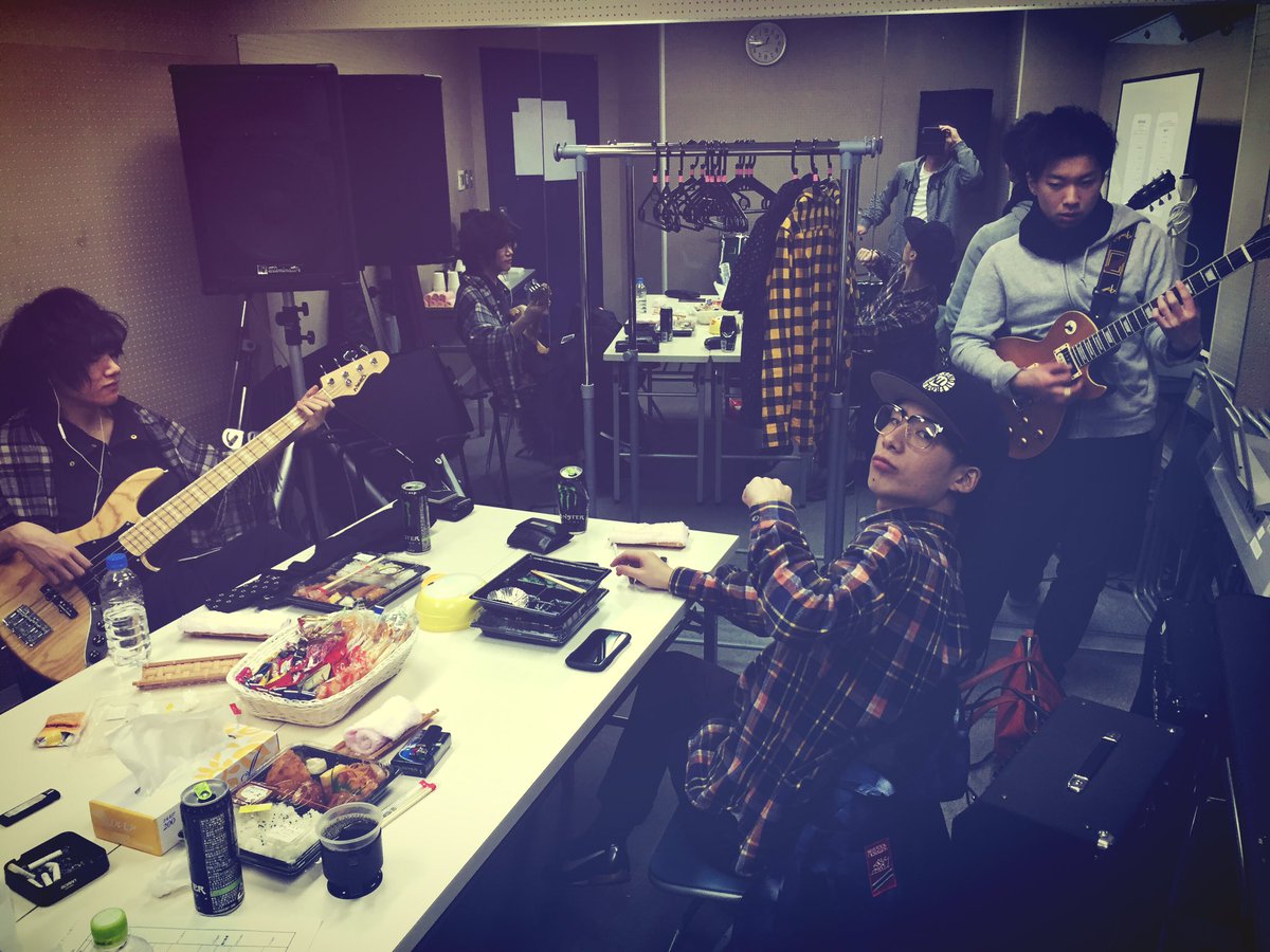 alloftheday_jp's tweet photo. 【体験入学ショー】

経専音楽放送芸術専門学校にお邪魔しております。
在校生は明るくて元気をもらえます。
14:10開演！ https://t.co/Sotscg6SxB