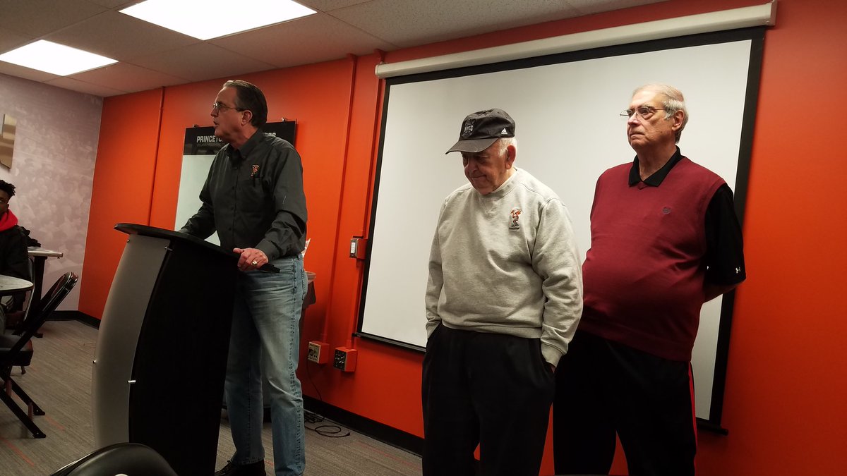 CoachRickPerez's tweet photo. RHS Basketball Pioneers! Blessed by the legends! #ProtectTheCity #ALLIN365 #RedKnightLegacy https://t.co/P3aU2R5pqi