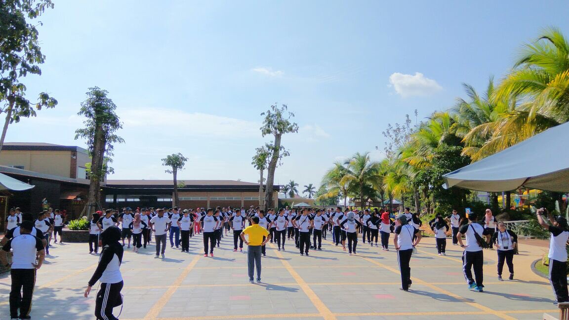 QubuResort's tweet photo. Senam pagi - Employee Gathering Angkasa Pura II Bandara International Supadio Pontianak.
#supadio #supadiopontianak #angkasapura https://t.co/s5UdahjkvL