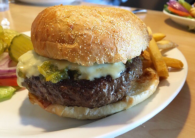 TheSpazmaticsLA's tweet photo. You were right @andrewzimmern...amazing Green Chile burger @SantaFeBiteNM!! Wow! Yes, we do watch your show. #santafe #bobcatbite https://t.co/GR1UZzHUP1