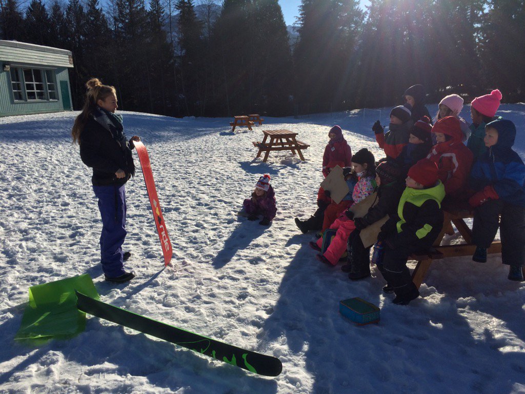 brayden_gordon's tweet photo. K/1's from @sd48GHE learning about "forces" during Wilderness Wednesday #play&amp;exploration @SeatoSkySD48 https://t.co/iZfeYHgJbK