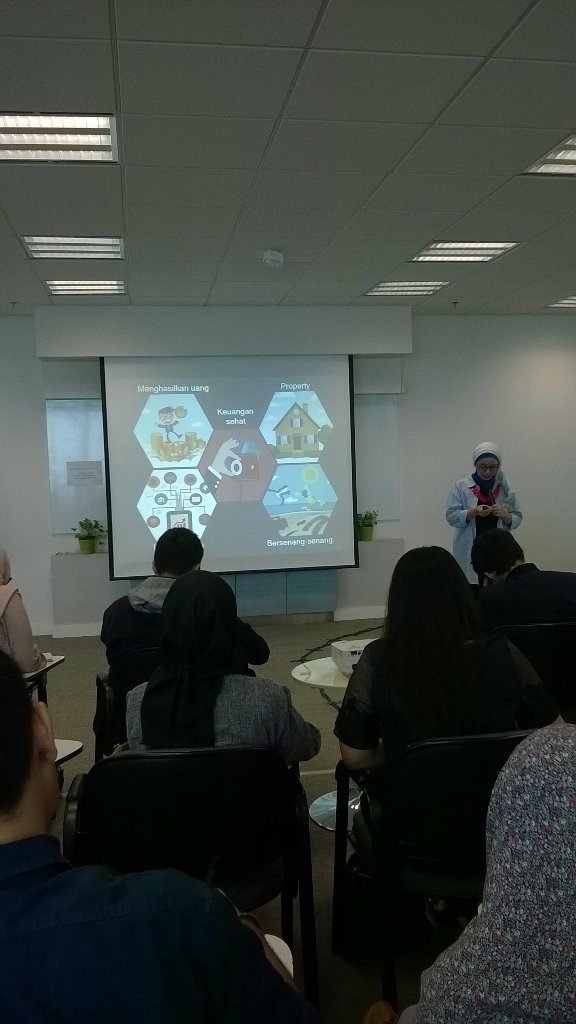 QM_Financial's tweet photo. Usia di bawah 30. Jangan mikirin nikah dulu. 5 hal yg perlu disiapkan sblm usia 30! #PublicClass #TujuanLoApa https://t.co/mLXkZQHpzC