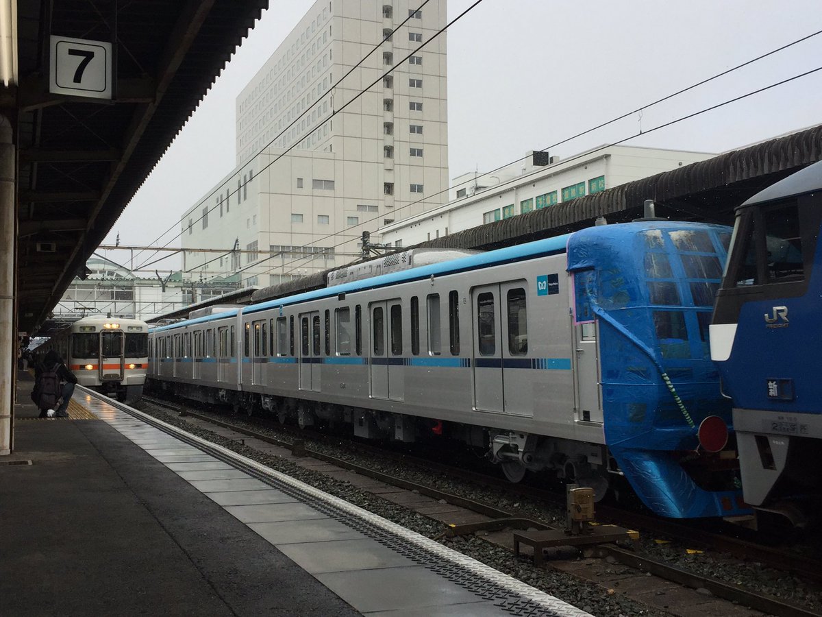 にしたん 東京メトロ系f 第64編成 の甲種輸送撮影まとめ 豊橋駅にて 東京 メトロ系fの甲種輸送は豊橋駅を通過しました こちらでも安城駅と同様に降雪状態での甲種撮影となりました 撮影された方々 撮影お疲れ様でした T