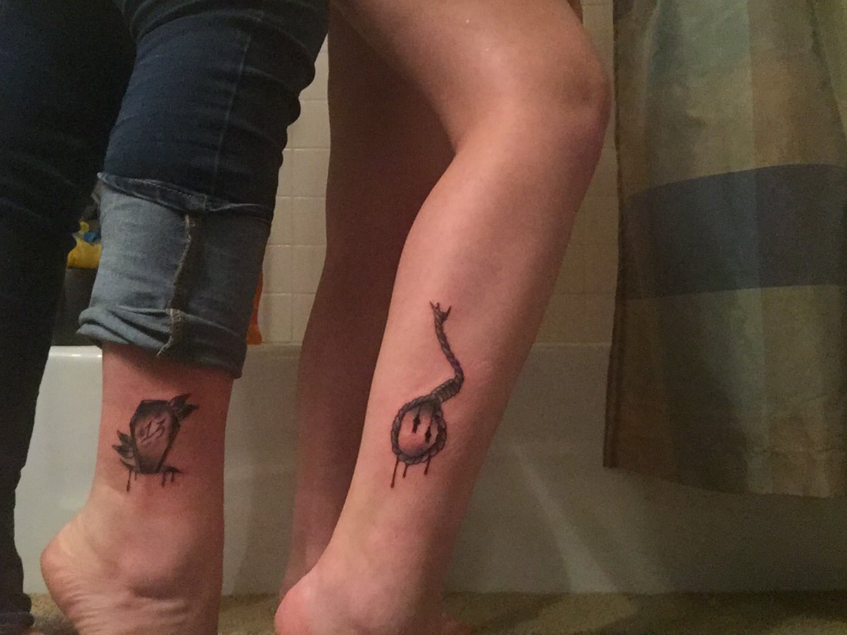 uh0hsorry's tweet photo. friday the 13 tattoos w my sister 💕thank you boo @AshleighBArm https://t.co/if8vXV24sV