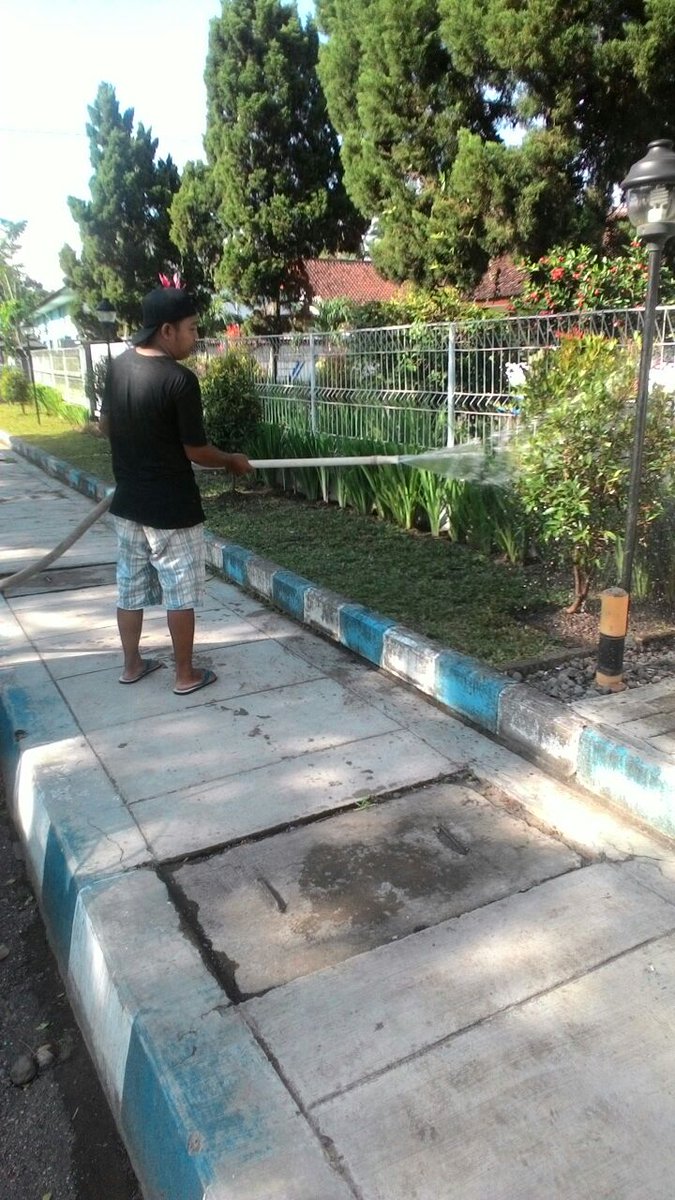 bwangiberkebun's tweet photo. Dinas baru @dpubmcktr_bwi @banyuwangi_kab @IDberkebun semangat baru buat Kota Hijau @ir_mujiono @a_azwarnas https://t.co/IUz3F4kZfb