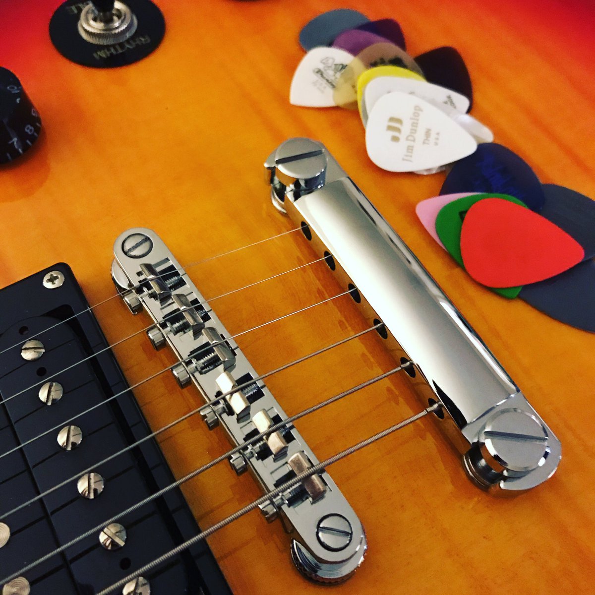 selindsey's tweet photo. Testing these out tonight! My thumb will thank me... #pickyourpick #guitar #101smiles #newskills #actorslife @jimdunlopusa @Epiphone https://t.co/QJ551lNMtC