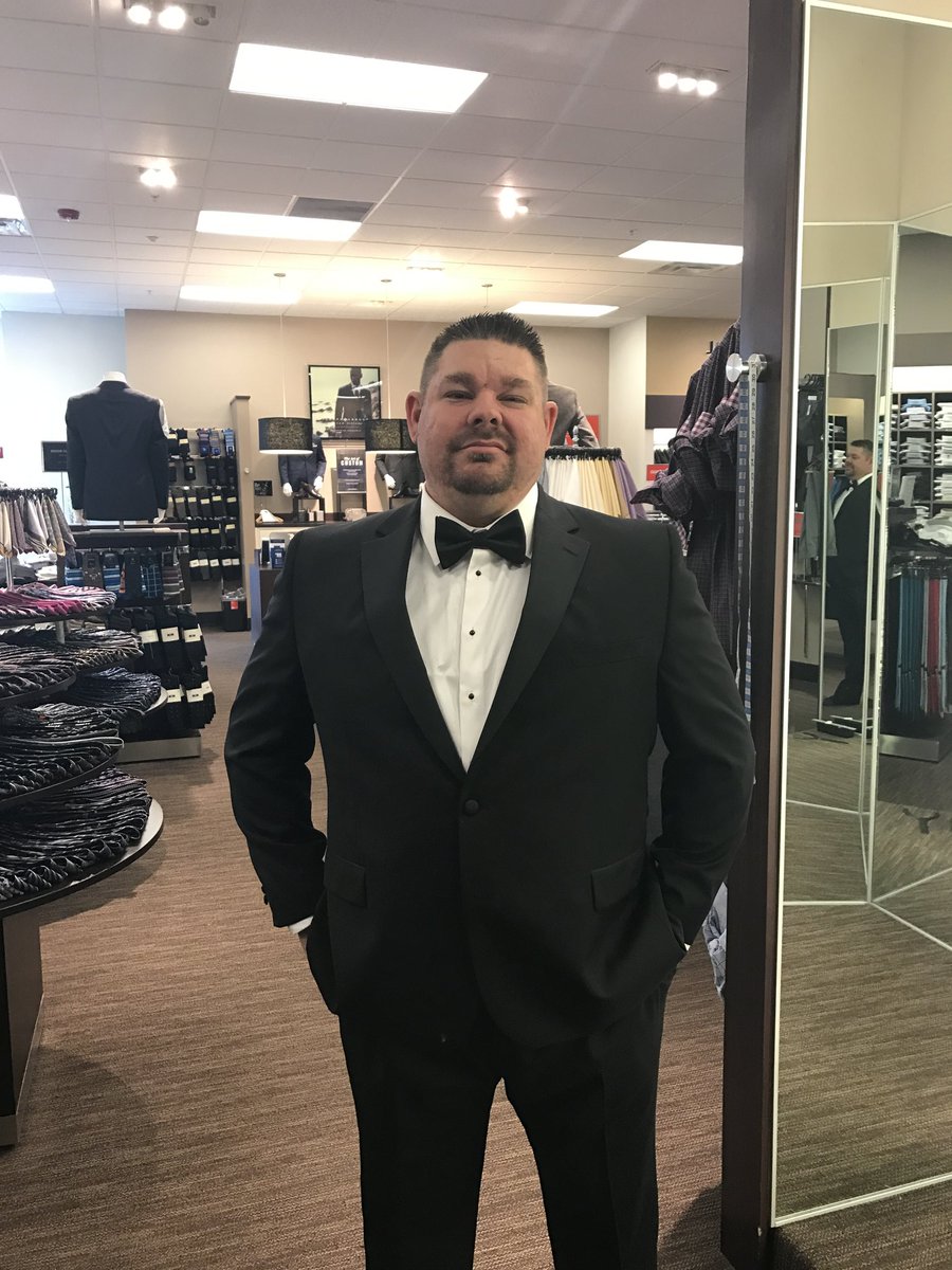garrettmgoodwin's tweet photo. Tux✔️ I want to look sharp for the #Vettys @AcademyUSVets #Veteran #VeteransInauguralBall #FirstResponders #feelgoodfriday https://t.co/XJRheyL44j