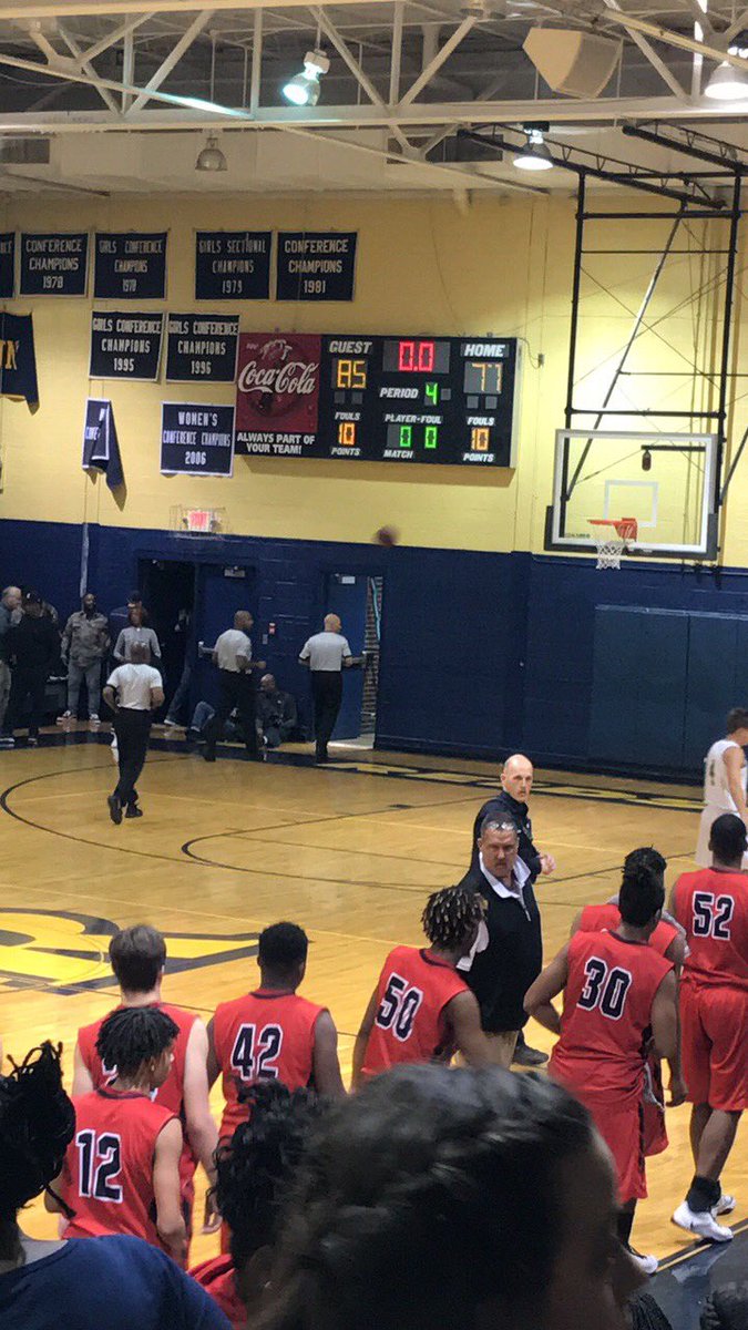 GrahamRedDevils's tweet photo. Great Red Devil games tonight🏀 #GrahamGreat #GrahamFam https://t.co/AyxlXgQYbV