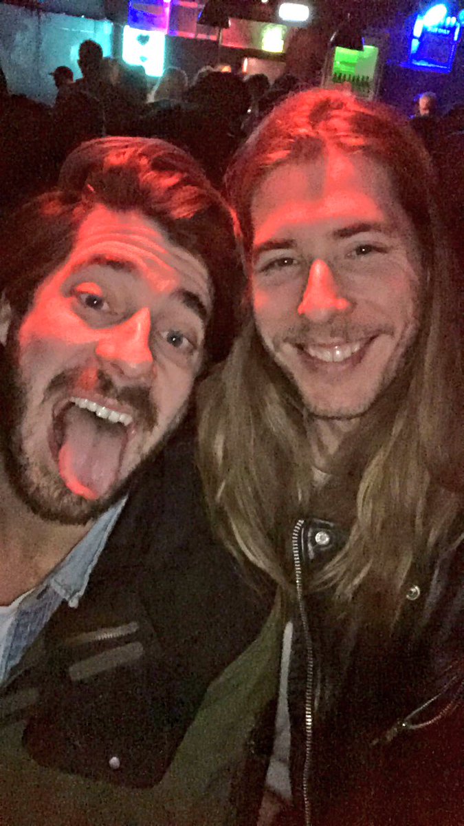 FrankvdLende's tweet photo. Mooie avond. Tot morgen. #hapyfaces #broederliefde #kusje https://t.co/srOc031ghF