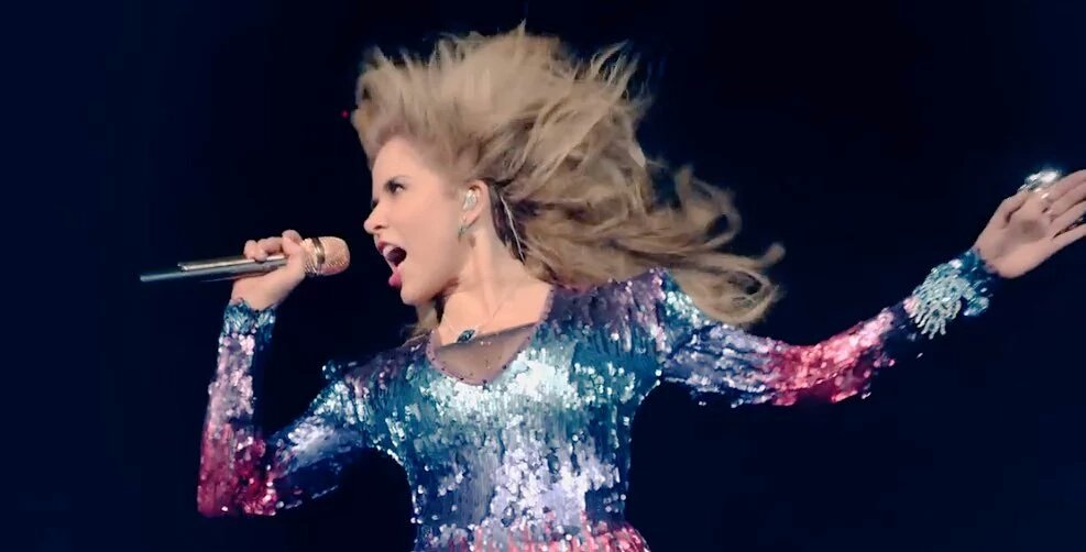 Ameri19Nunez's tweet image. @FeriadeTodos #EnLaFNSM2017QuieroVerA @GloriaTrevi no no estoy loca sólo estoy desesperada