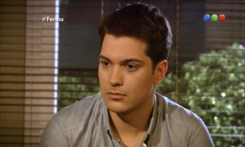 MoreCortez4's tweet photo. K: olvídate de #Gunse y que con #Feriha.. E: no lo se.. #Emir #ElSecretodeFeriha #Koray #Femir #HazÇağ #CagatayUlusoy https://t.co/2E4erPNKtV
