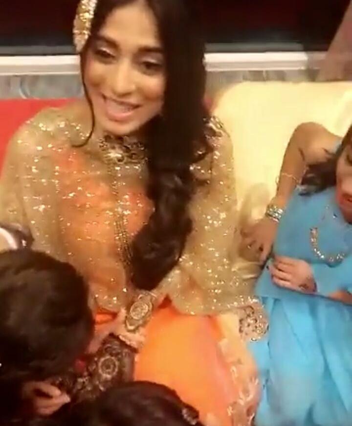 ArunSomya_Fc's tweet photo. #MehendiCeremony ~ Our Gorgeous @TheSomyaSeth #SoArWedding ❤ https://t.co/NpQvWRhZ1d