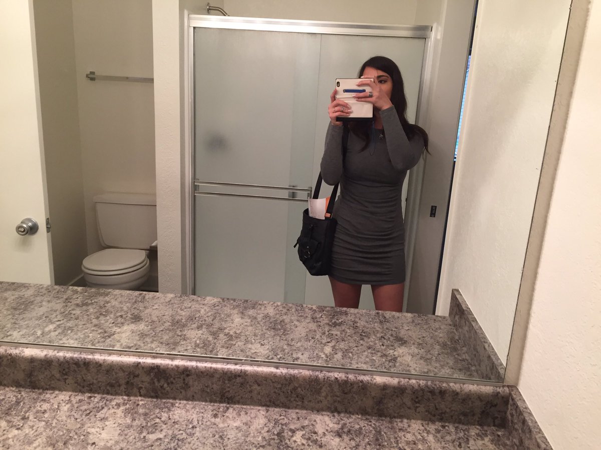 RachellHollis's tweet photo. First selfie In our very own place!! ๐๐ฝ#newplace #noroomates #leased https://t.co/FQt8tZHYSh