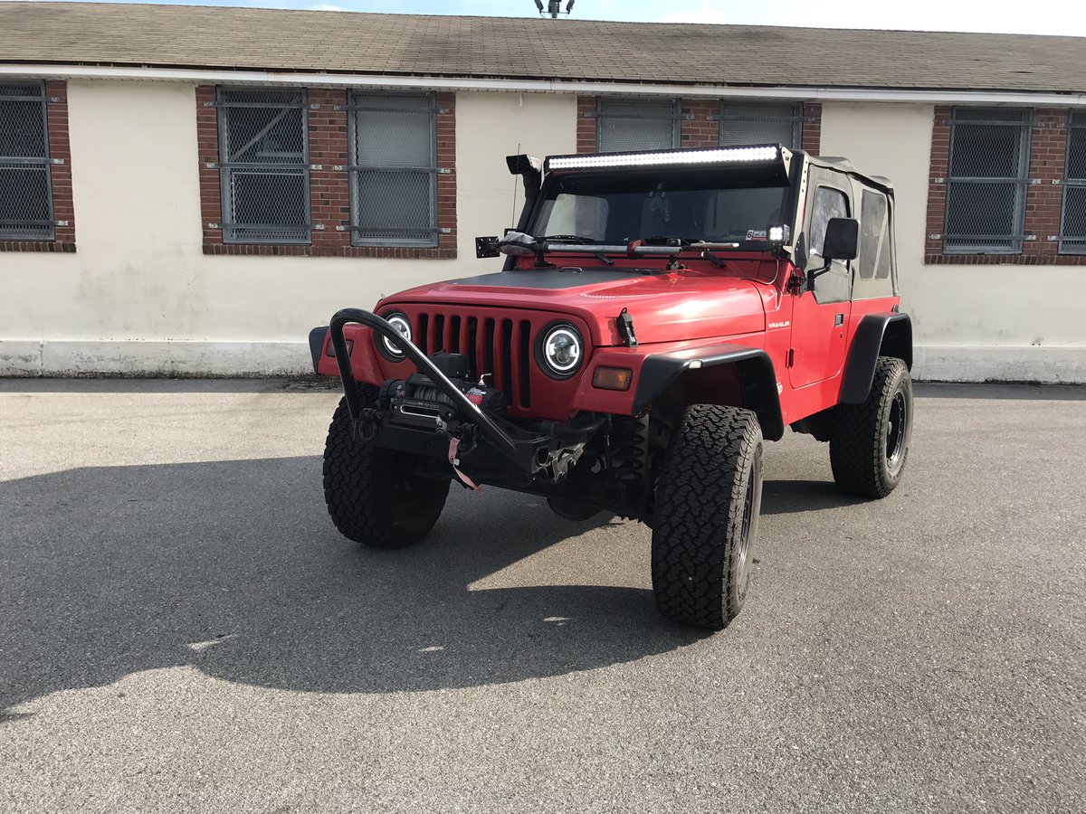 ejsk896's tweet photo. #FrontEndFriday #JeepMafia https://t.co/a8RwiF0MNW