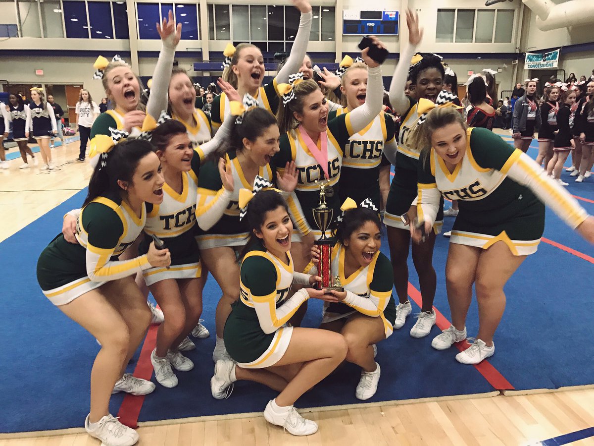NoeliaSalazarXO's tweet photo. ending the season as CHAMPS🏆💖 #cubleaders https://t.co/D2edgAZeZc