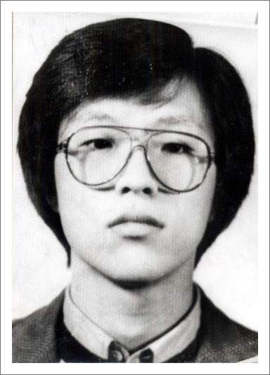 Schalom1004's tweet image. 1987년 군사독재 시절에 대학생이 민주화를 외쳤다고 남영동 대공분실로 끌고가서 주동자를 부르라며 전기고문과 물 고문 등으로 박종철 군을 사망에 가담한 당시 고문경찰 5명을 공개합니다 
조한경 경위
강진규 경사
반금곤 경장
황정웅 경위
이정호 경장