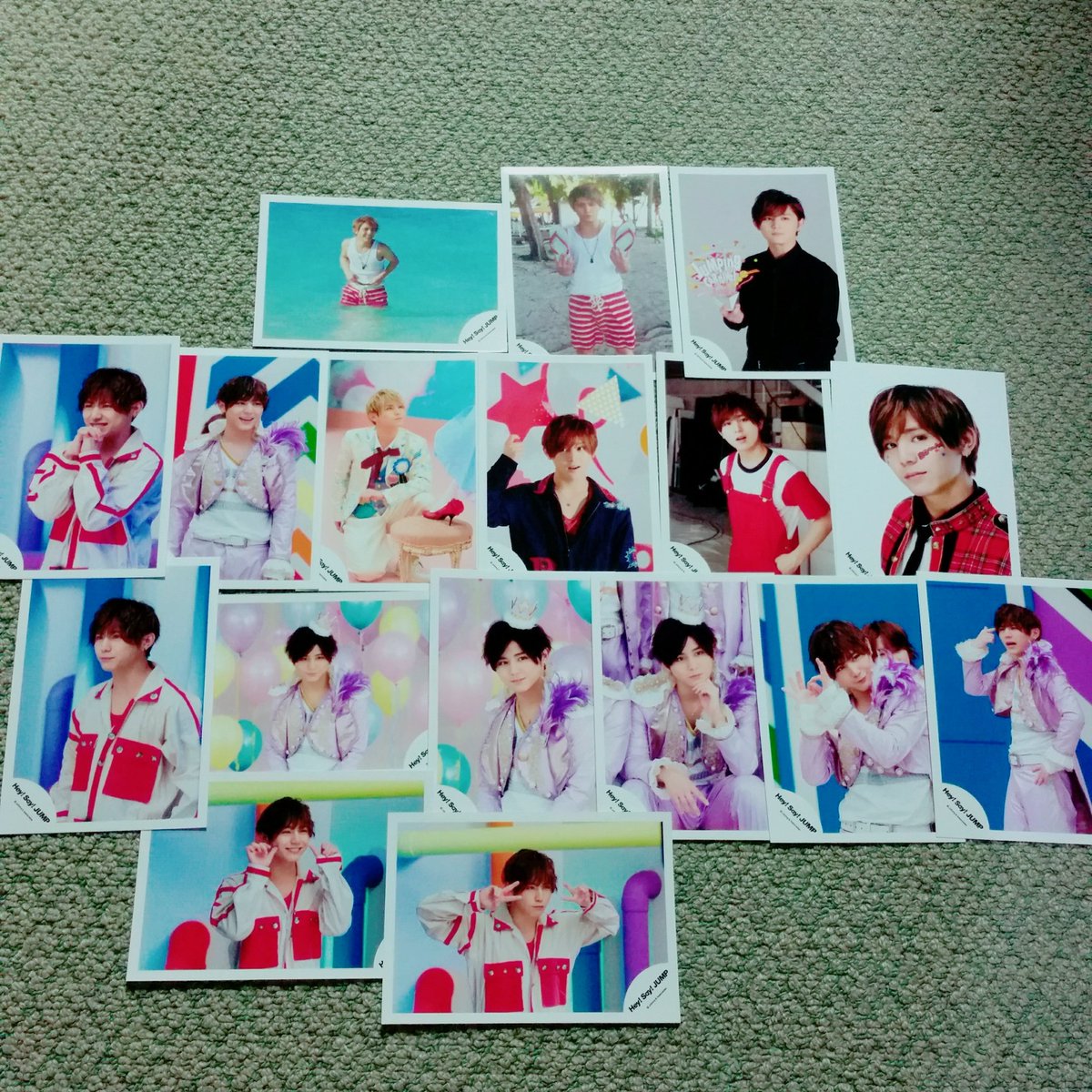 ariyama2332's tweet photo. 山田くんのソロ公式写真全て無償提供致します😭ココ最近までファンでしたので、つい最近の公式写真まであります。当方大ちゃんよりのありやま担当でしたので、あまり山田くんの公式写真は所持しておりません…。参加方法はRT＋フォローで完了です。確率アップはフリマアプリの招待コードとなります。 https://t.co/BTNqQSCyIw