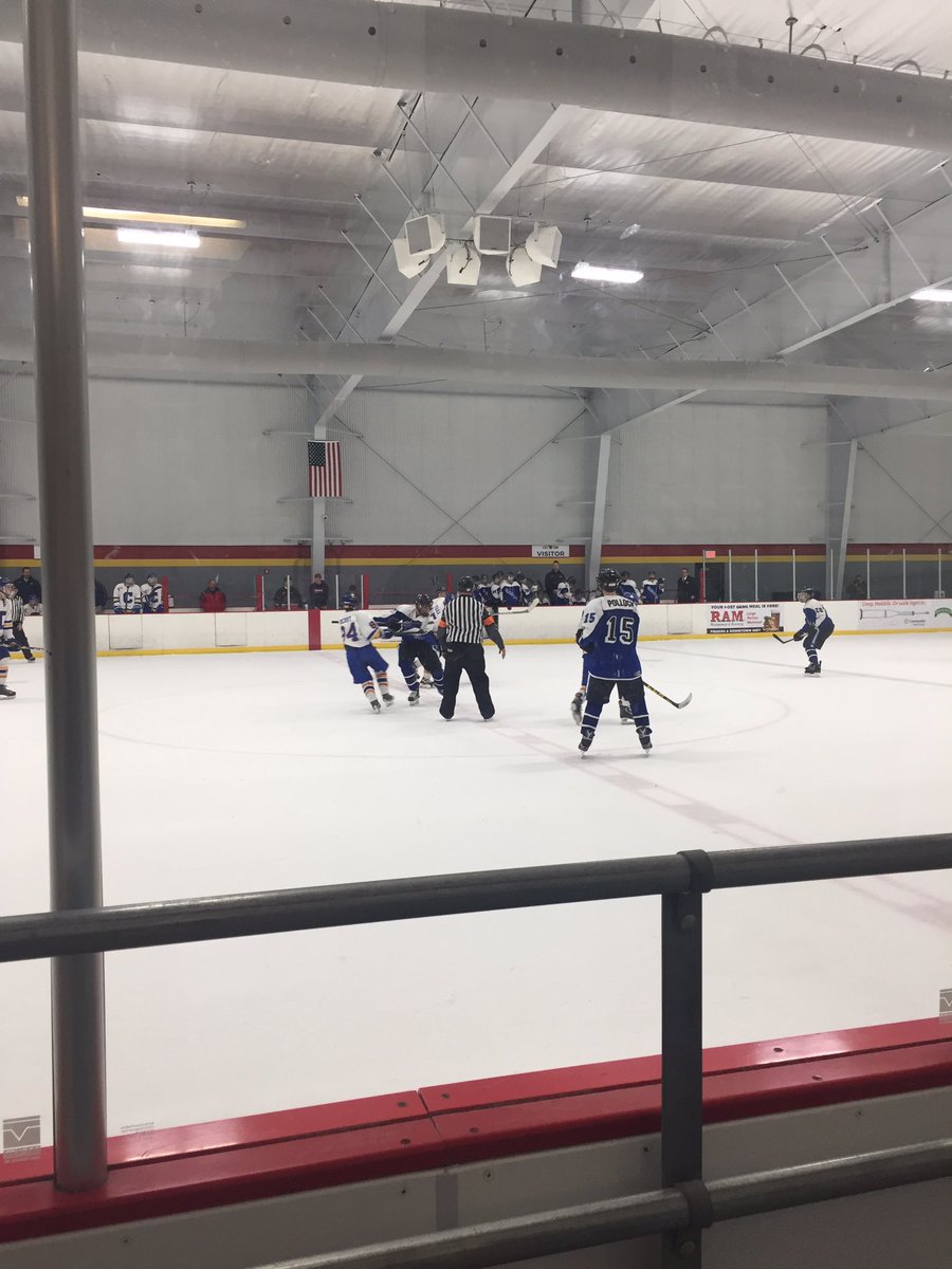 IcehoundsHockey's tweet image. Gold beats Carroll 6 to 4!  GO Hounds!