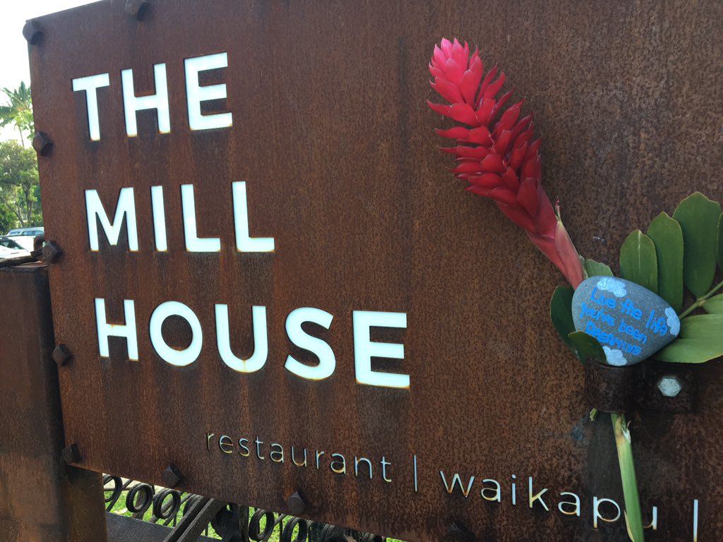 LaceySpaceCasey's tweet photo. Quick stop at the Tropical Plantation to enjoy a cocktail and leave some @BeKindRockOn #Rocks #BeKindRockOn #Kindnessmatters #spreadkindness https://t.co/I3ea4R2dqj