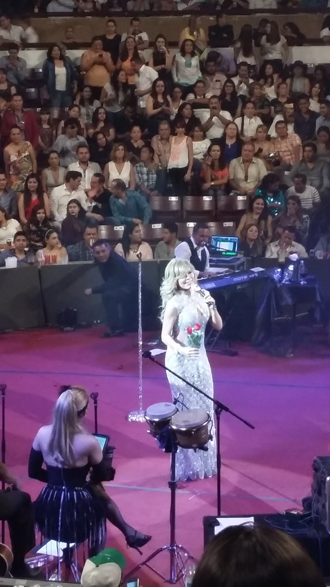 MarthaCaro4's tweet image. #EnLaFNSM2017QuieroVerA @GloriaTrevi por que TODO AGUASCALIENTES LA AMA!!!!!! @FeriadeTodos