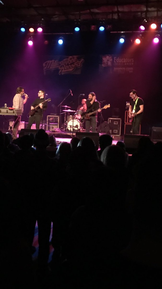 SILVERMANHERE's tweet image. Tall shoutout 2 @milwaukeerecord 4 amazing lineup &amp;amp; the opportunity to see @MdwstDthRttl &apos;s John Dykstra showcase his skillz #localcoverage