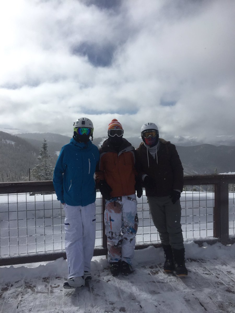 chandlerwoodall's tweet photo. Spring break round ✌🏼 here we come. #Breck2k17 ⛷🏂 https://t.co/N6i7N2giYZ