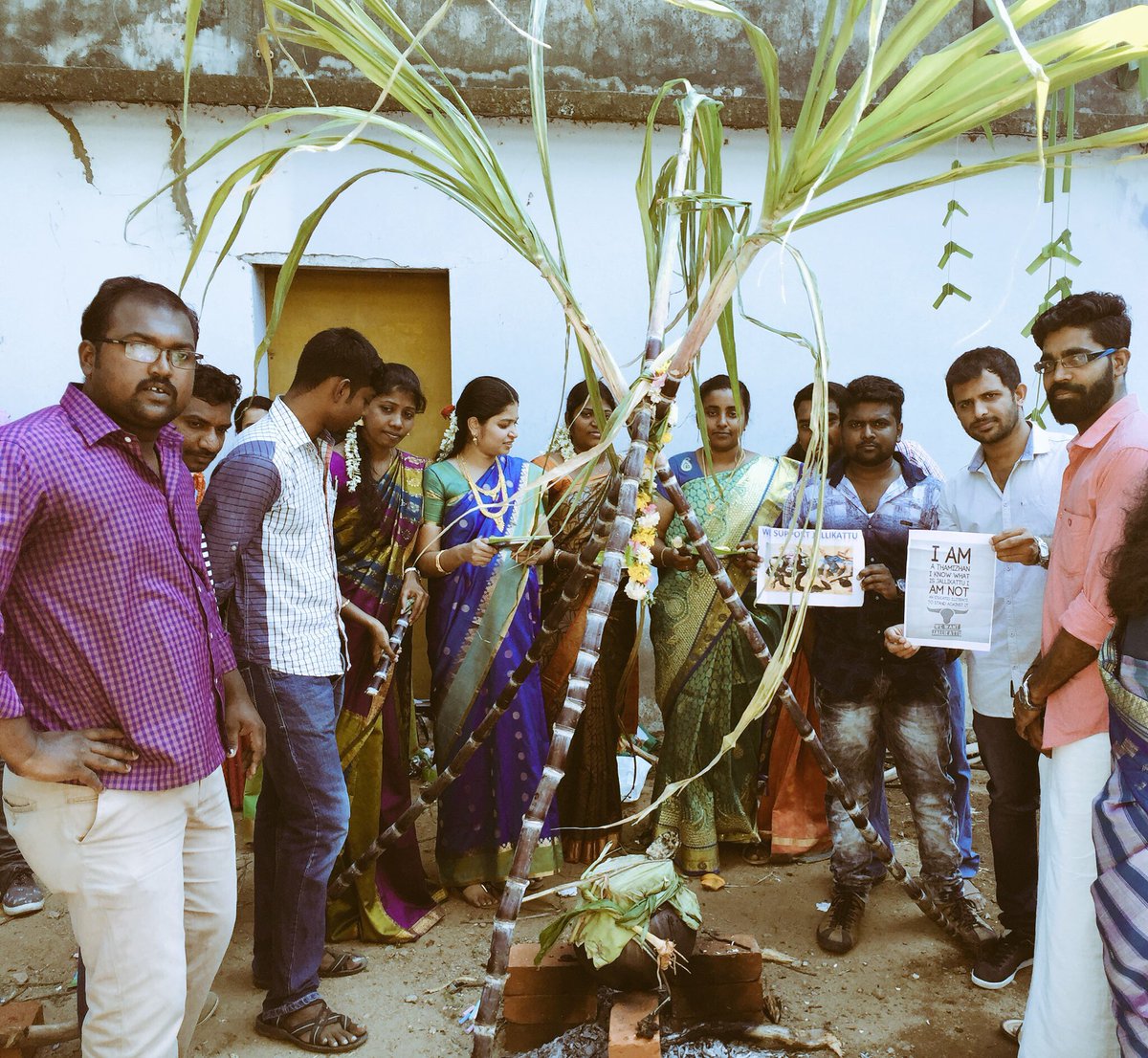 VNOG's tweet image. #HappyPongal #Fusionites #Nasdaq #Nagercoil #office #WeSupportJallikattu #WeDoJallikattu @Fusionites_mmi @iam_sree0 @jeyaramsj11 @Manojdhaya