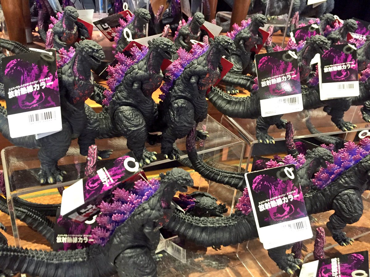 Usj情報局 L C A Studios Twitterren Usj限定フィギュアはどっちかというとソフビっすね あと映画 シン ゴジラ とアトラクションには登場しないので控えめですが キングギドラ モスラ ゴジラのトリオキーホルダーもありました そして安定のナノブロック