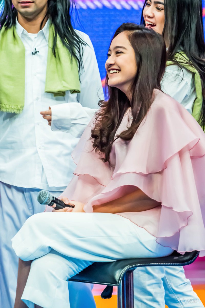 .<a href="/salshaabilaa/">salshabilla adriani✨🌙</a> at Dahsyat Musik - RCTI 
#MalaikatBaik