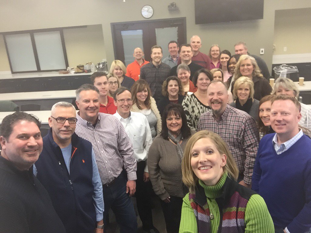 rwagner_CFO's tweet photo. HTA Team.  Looking forward to a great year in 2017! #Advisory #thisht @hogantaylorllp https://t.co/x5Ha4zEt14