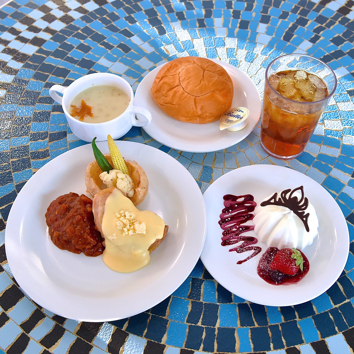 Mezzomikiのディズニーブログ エルサたちをイメージ プラザパビリオン レストラン アナとエルサのフローズンファンタジー17 スペシャルメニュー T Co Rww0jucfru