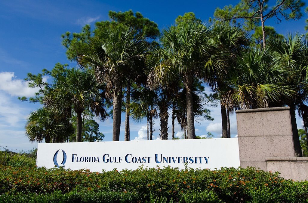 rmhscommits2017's tweet photo. Congratulations Robyn Pitt for committing to Florida Gulf Coast University to major in Psychology! https://t.co/nemSwbTNEk