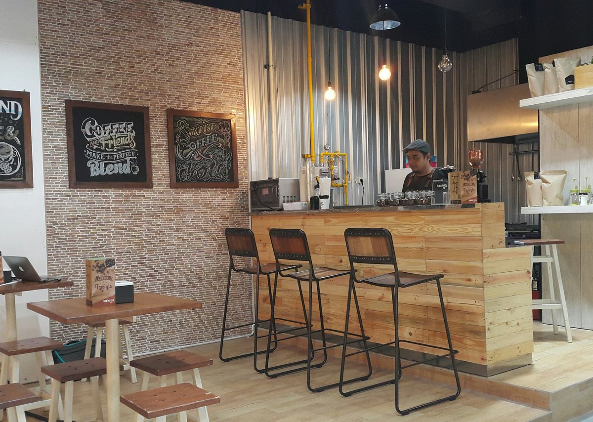 Nyeduh perdana di Lippo Plaza