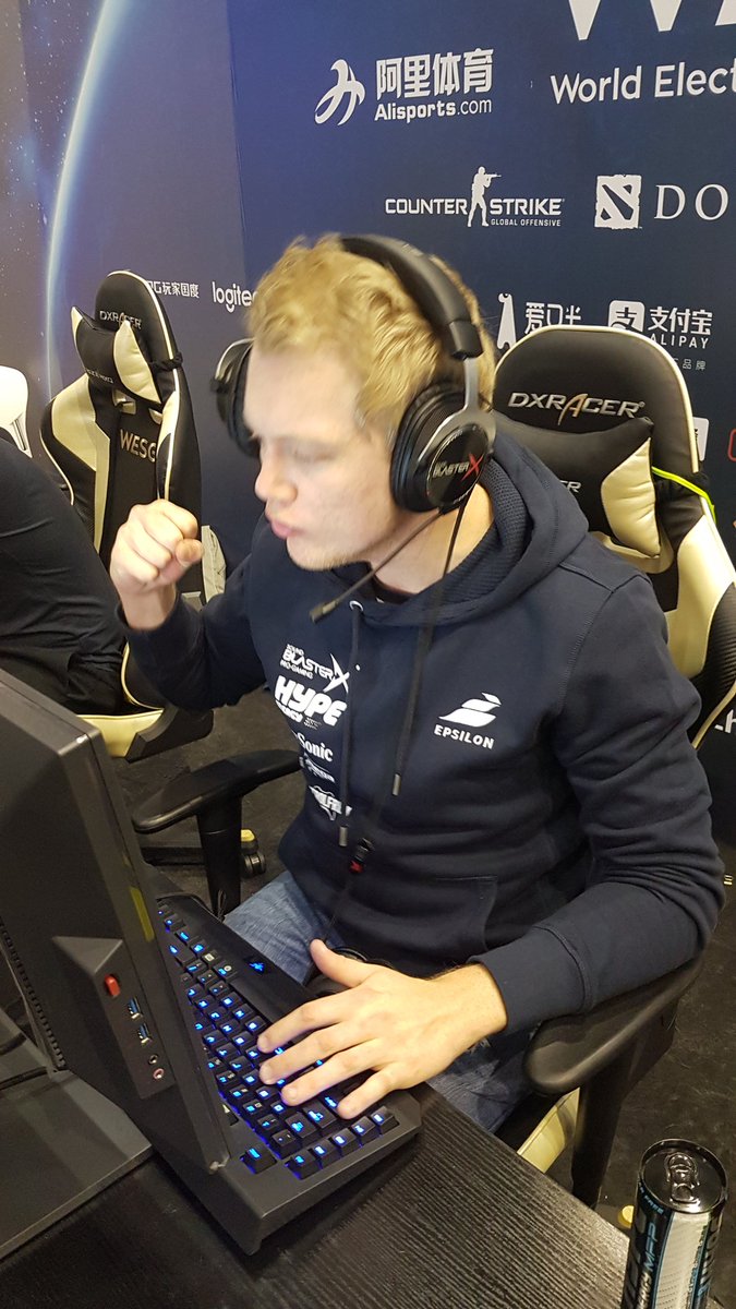 Epsilon_eSports's tweet photo. if @BARBARRcs gets any louder he will soon be taking out his battle axe! Can we close it! https://t.co/hMX9iwRyKu